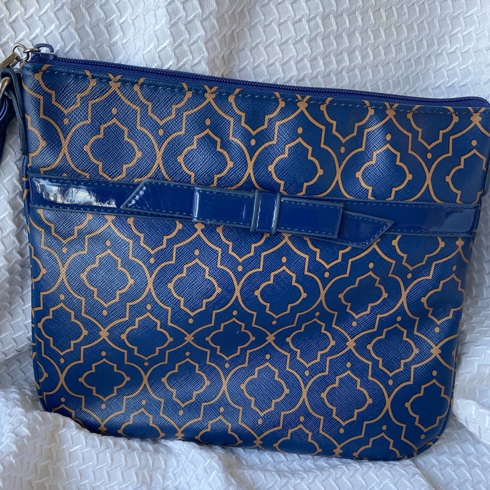 NWOT Cross Body Bag “Zoe Sundae” Purse Navy Blue